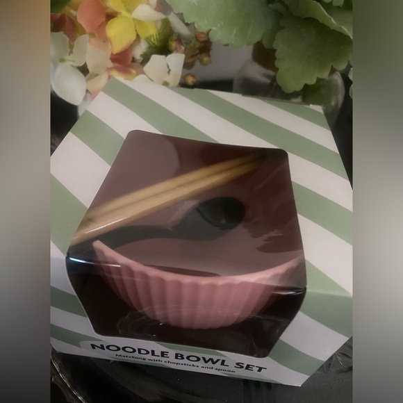 🆕🍜 NOODLE BOWL SET OF 2! BRAND NEW IN BOX! CHOPSTICKS & SPOON INCLUDED! - Picture 2 of 7